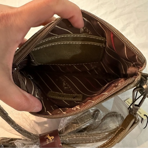 Montana West Tooled Studded Crossbody/Wristlet Bag buckle western boho cowboy - Picture 4 of 9